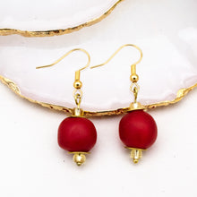 Load image into Gallery viewer, Recycled Glass Swing earring - Red
